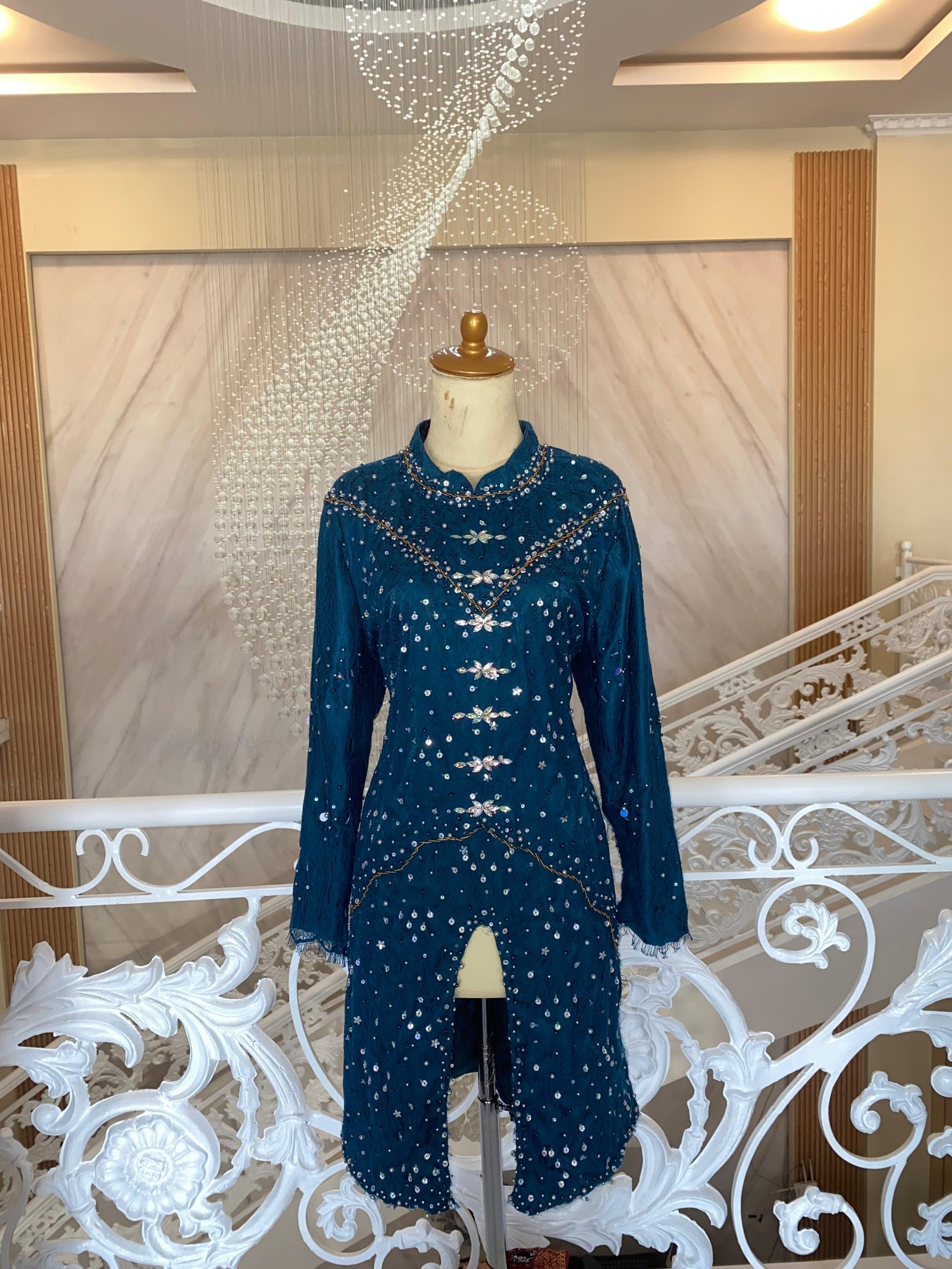 Atasan Besan Biru Payet Kebawah